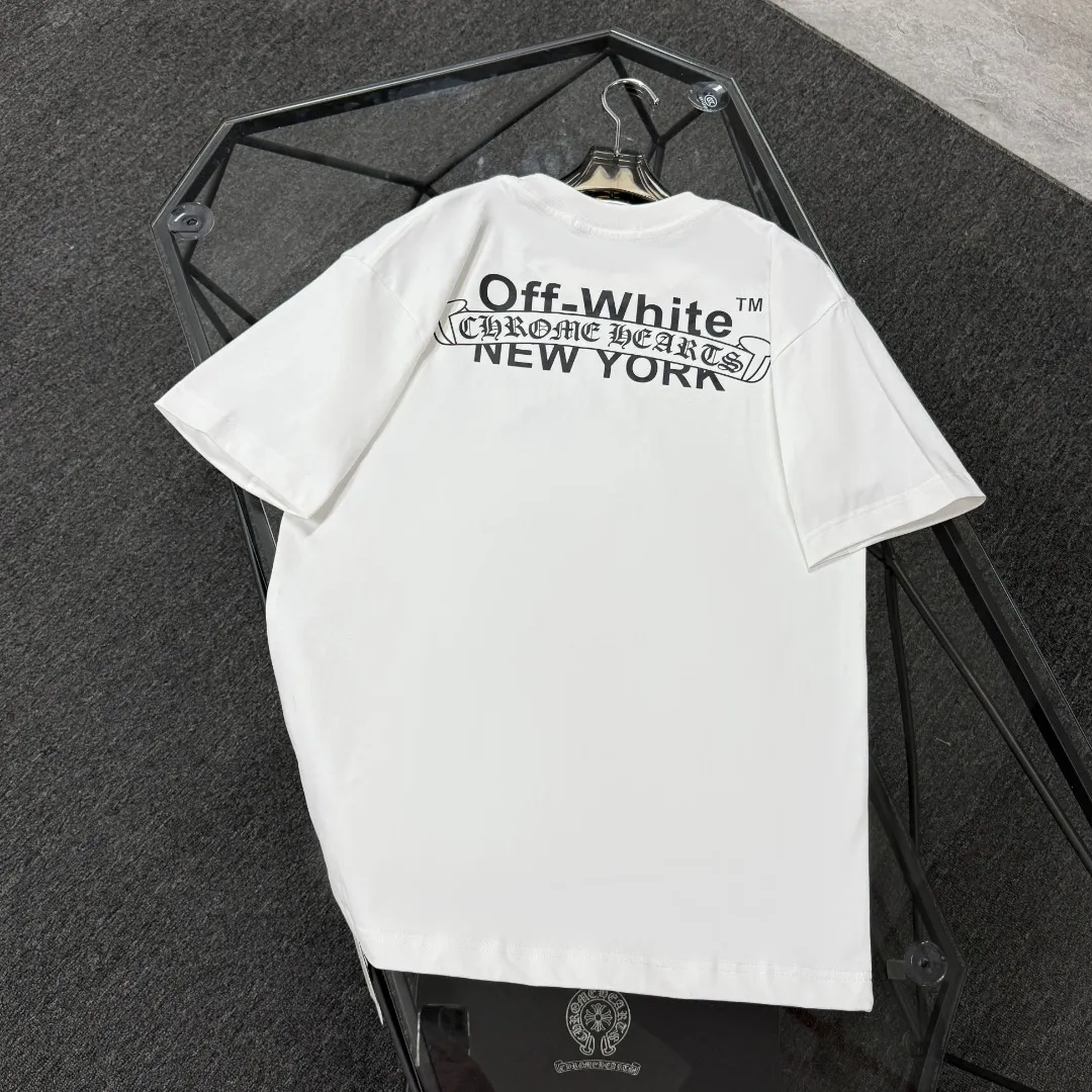 P170 Chrome Hearts Chrome Hearts 25 high version. The fabric is made of 300 grams of high-density pure cotton. It does not deform or shrink. It has three labels. It is the same style for men and women. Technology: patch embroidery + digital printing. Color: white, black. SIZE: S-XL.